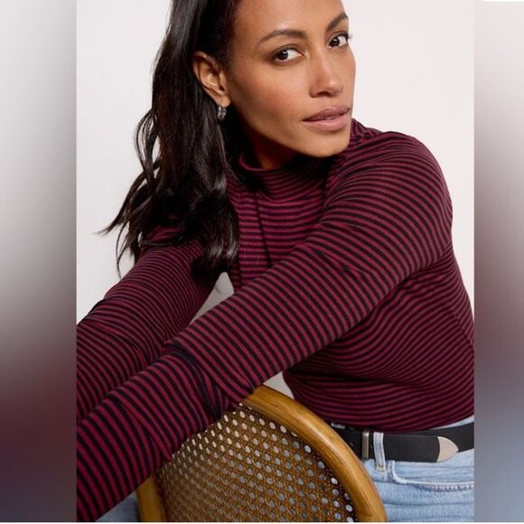 EVEREVE Maroon and Black Striped Kody Ribbed Turtleneck-S - Picture 1 of 9